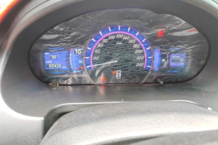 Used BYD S6 2013 Jingyue Edition 2.0L Manual Luxury Model 5 Seats Odometer Close Up