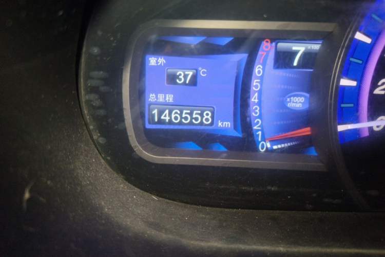 Used BYD S6 2013 Platinum Edition 2.0L Manual Luxury Model Odometer Close Up