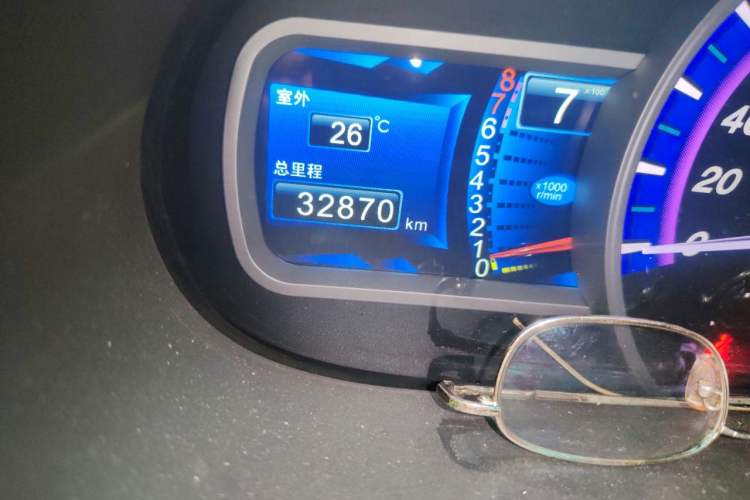 Used BYD S6 2013 Platinum Edition 2.0L Manual Luxury Model Odometer Close Up