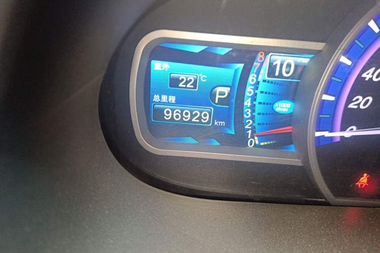 Used BYD S6 2013 Platinum Edition 2.4L Automatic Luxury Model Odometer Close Up