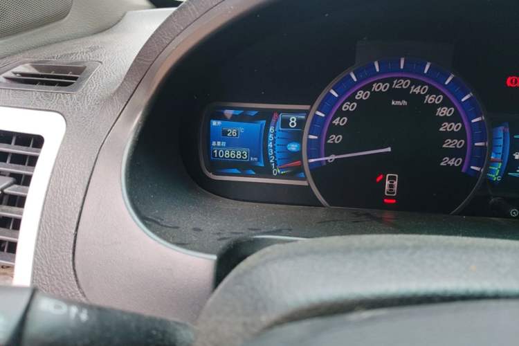 Used BYD S6 2013 Jingyue Edition 2.0L Manual Luxury Model 5 Seats Odometer Close Up