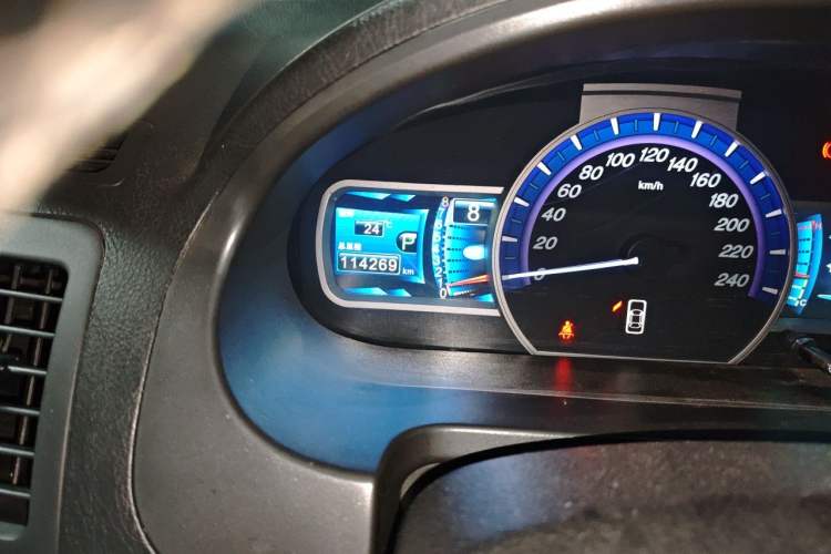 Used BYD S6 2013 Platinum Edition 2.4L Automatic Luxury Model Odometer Close Up