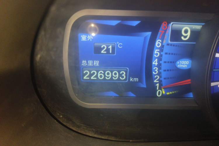 Used BYD S6 2013 Jingyue Edition 2.0L Manual Luxury Model 5 Seats Odometer Close Up