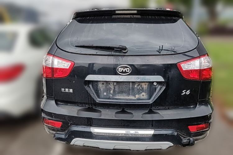Used BYD S6 2013 Platinum Edition 2.0L Manual Luxury Model Rear