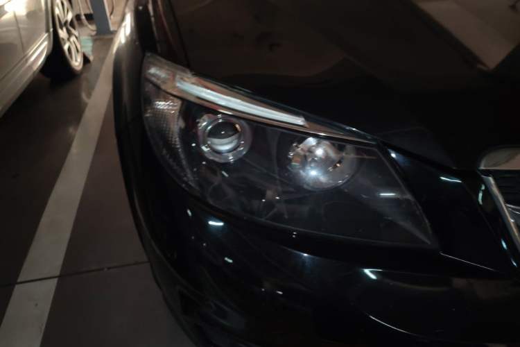 Used BYD S6 2013 Platinum Edition 2.4L Automatic Luxury Model Right Front Headlight