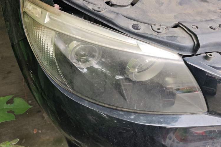 Used BYD S6 2013 Platinum Edition 2.4L Automatic Prestige Model Right Front Headlight