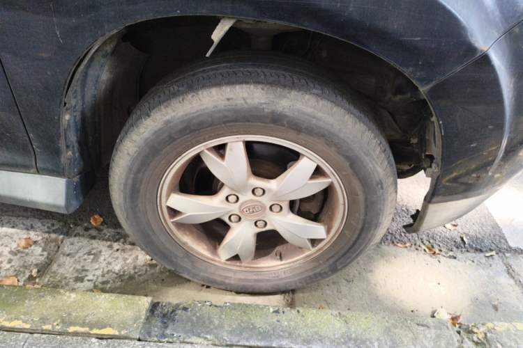 Used BYD S6 2013 Platinum Edition 2.0L Manual Luxury Model Right Front Wheel Hub