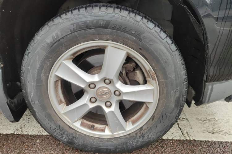Used BYD S6 2013 Platinum Edition 2.4L Manual Luxury Model Right Front Wheel Hub