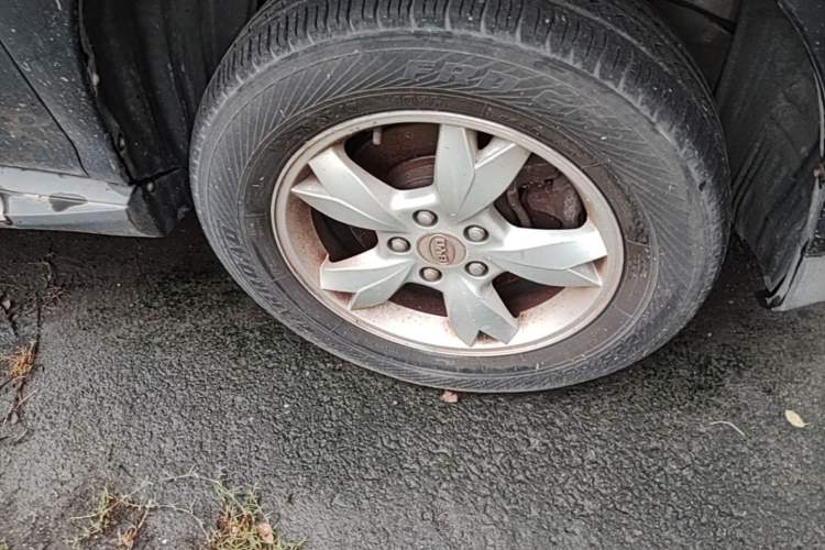 Used BYD S6 2013 Platinum Edition 2.0L Manual Luxury Model Right Front Wheel Hub