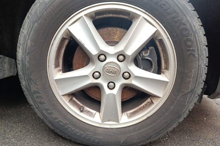 Used BYD S6 2013 Platinum Edition 2.4L Automatic Luxury Model Right Front Wheel Hub