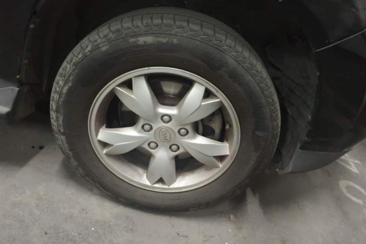 Used BYD S6 2013 Platinum Edition 2.0L Manual Luxury Model Right Front Wheel Hub