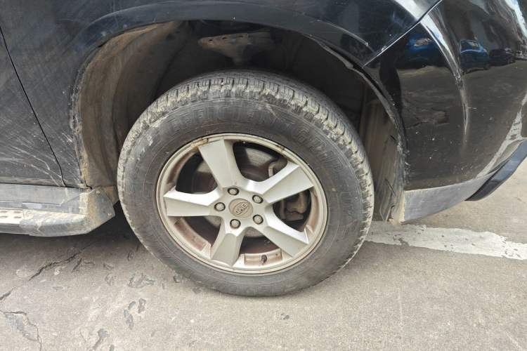 Used BYD S6 2013 Platinum Edition 2.0L Manual Luxury Model Right Front Wheel Hub