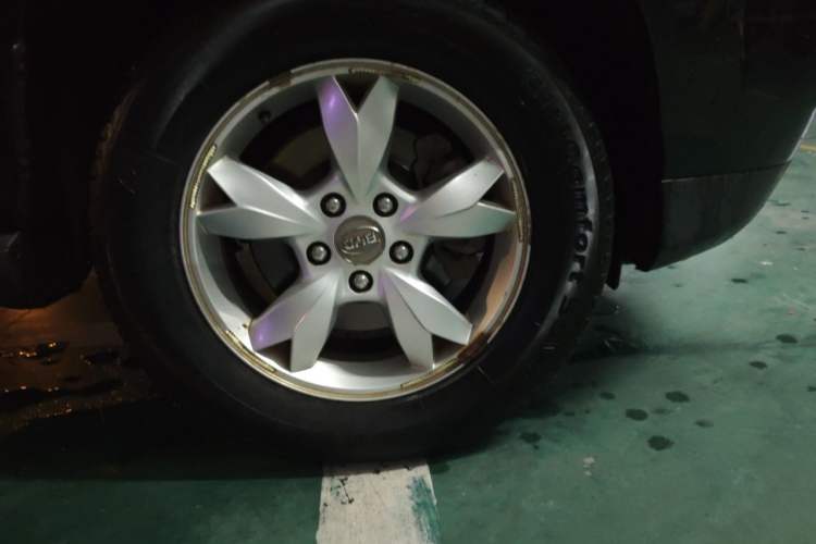 Used BYD S6 2013 Jingyue Edition 2.4L Automatic Elite Model 5 Seats Right Front Wheel Hub