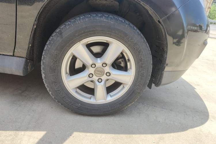Used BYD S6 2013 Platinum Edition 2.4L Automatic Luxury Model Right Front Wheel Hub