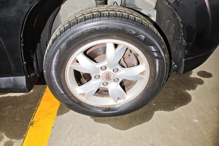 Used BYD S6 2013 Platinum Edition 2.4L Automatic Luxury Model Right Front Wheel Hub