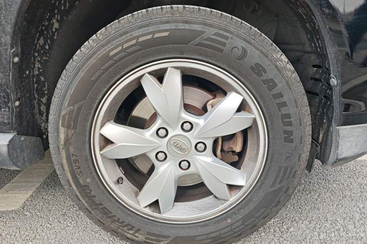 Used BYD S6 2013 Platinum Edition 2.4L Automatic Prestige Model Right Front Wheel Hub