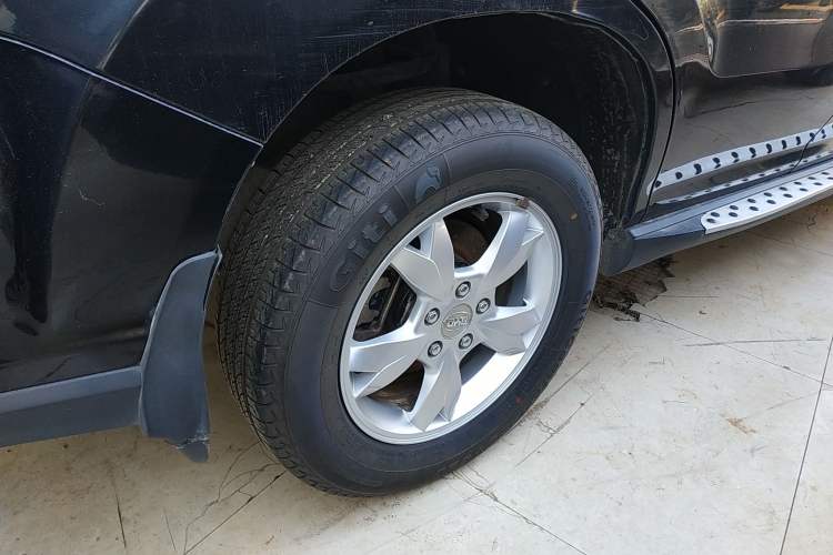 Used BYD S6 2013 Jingyue Edition 2.0L Manual Elite Model 5 Seats Right Rear Wheel Hub