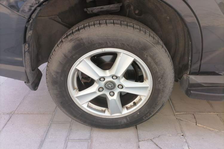 Used BYD S6 2013 Platinum Edition 2.0L Manual Luxury Model Right Rear Wheel Hub