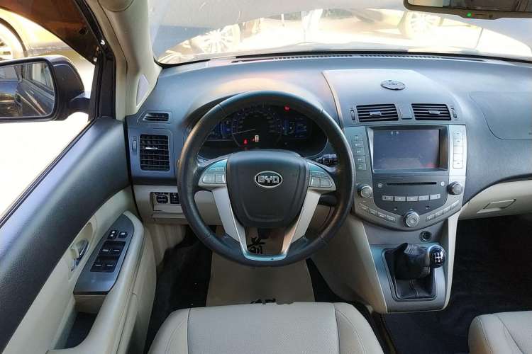 Used BYD S6 2013 Jingyue Edition 2.0L Manual Elite Model 5 Seats Steering Wheel