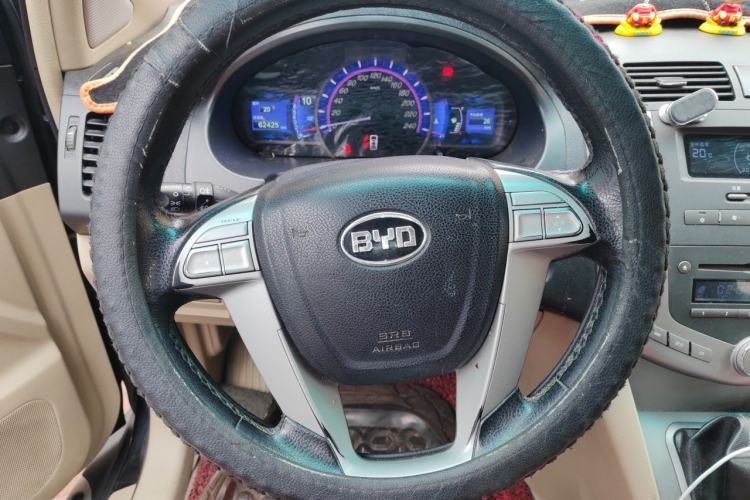 Used BYD S6 2013 Jingyue Edition 2.0L Manual Luxury Model 5 Seats Steering Wheel