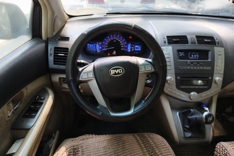 Used BYD S6 2013 Platinum Edition 2.0L Manual Luxury Model Steering Wheel