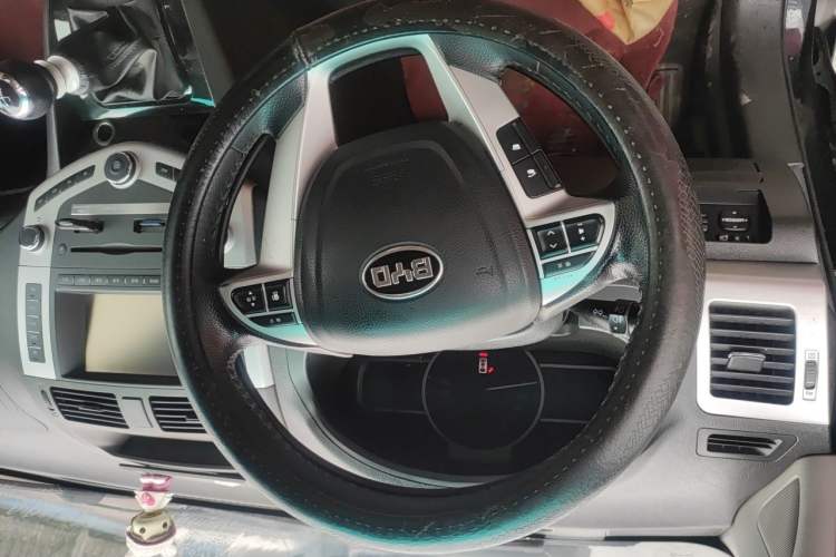 Used BYD S6 2013 Platinum Edition 2.4L Manual Luxury Model Steering Wheel