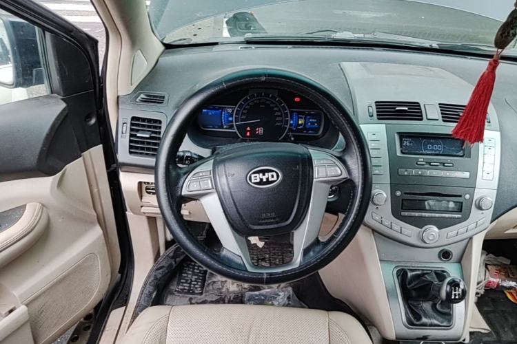 Used BYD S6 2013 Platinum Edition 2.0L Manual Luxury Model Steering Wheel