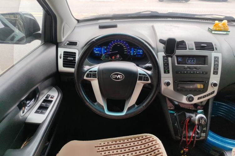 Used BYD S6 2013 Platinum Edition 2.0L Manual Luxury Model Steering Wheel