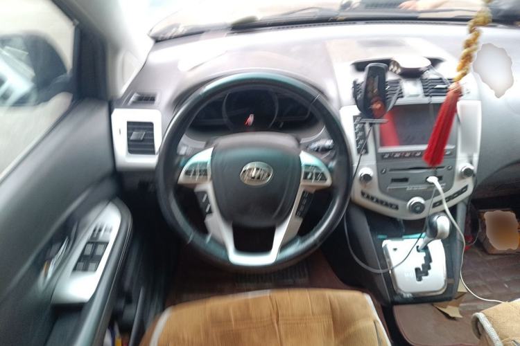 Used BYD S6 2013 Platinum Edition 2.4L Automatic Luxury Model Steering Wheel