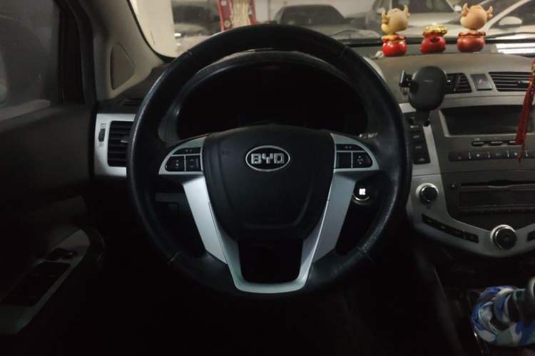 Used BYD S6 2013 Platinum Edition 2.0L Manual Luxury Model Steering Wheel