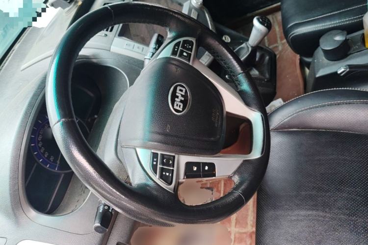 Used BYD S6 2013 Jingyue Edition 2.0L Manual Luxury Model 5 Seats Steering Wheel