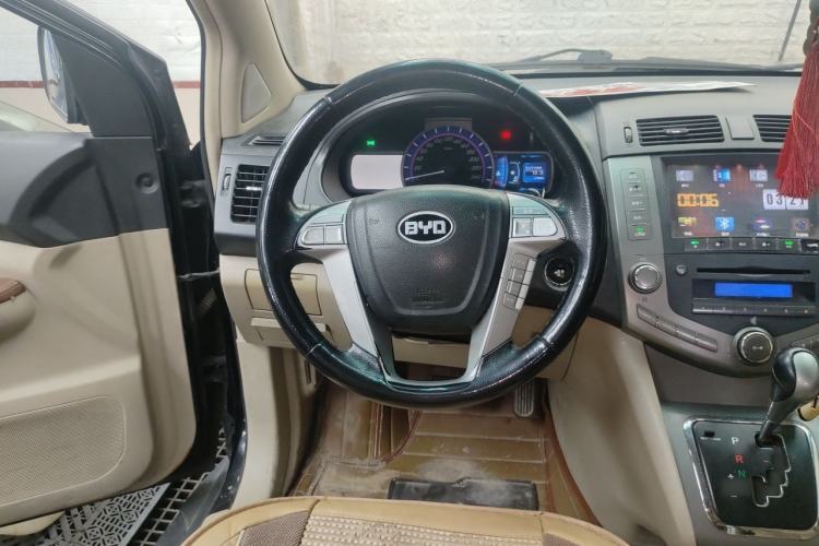 Used BYD S6 2013 Jingyue Edition 2.4L Automatic Elite Model 5 Seats Steering Wheel