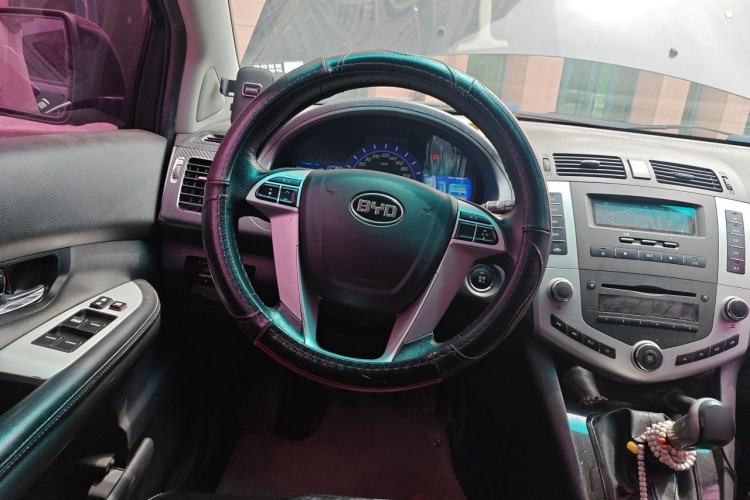 Used BYD S6 2013 Platinum Edition 2.0L Manual Luxury Model Steering Wheel