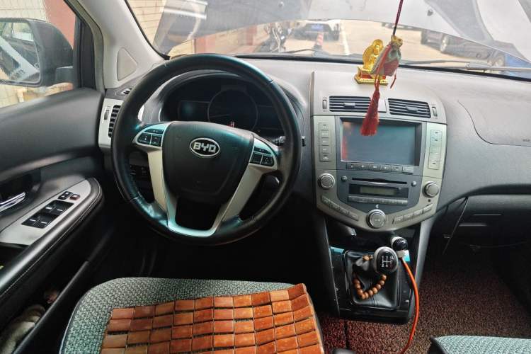 Used BYD S6 2013 Platinum Edition 2.0L Manual Luxury Model Steering Wheel