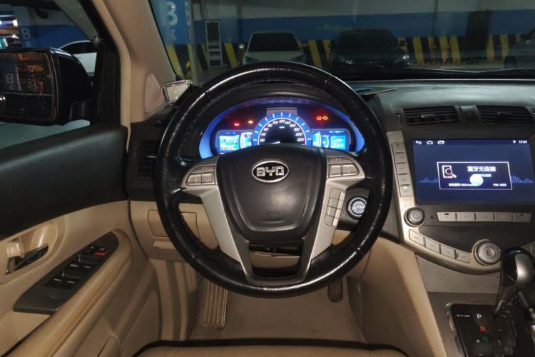 Used BYD S6 2013 Jingyue Edition 2.4L Automatic Elite Model 5 Seats Steering Wheel