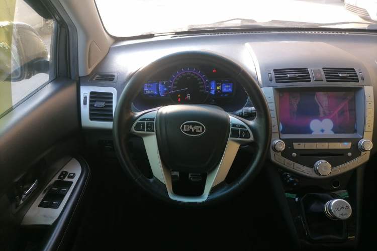 Used BYD S6 2013 Platinum Edition 2.0L Manual Luxury Model Steering Wheel