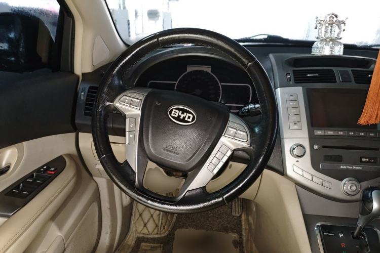 Used BYD S6 2013 Platinum Edition 2.4L Automatic Luxury Model Steering Wheel