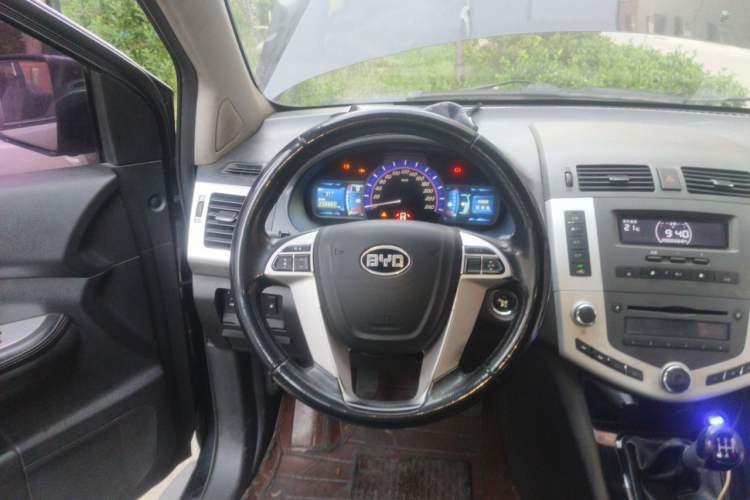 Used BYD S6 2013 Jingyue Edition 2.0L Manual Luxury Model 5 Seats Steering Wheel