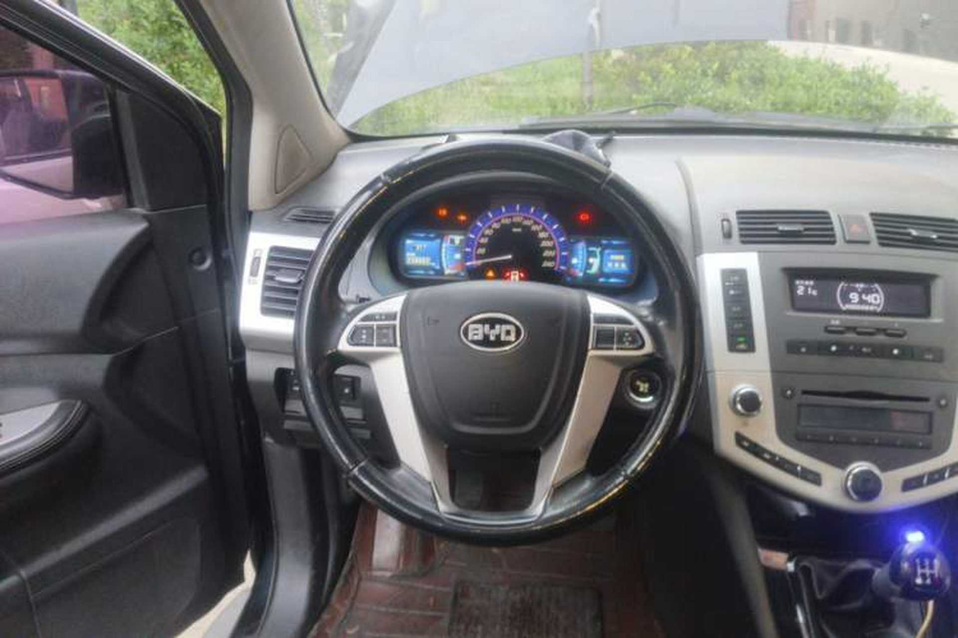 Used BYD S6 2013 Jingyue Edition 2.0L Manual Luxury Model 5 Seats Steering Wheel
