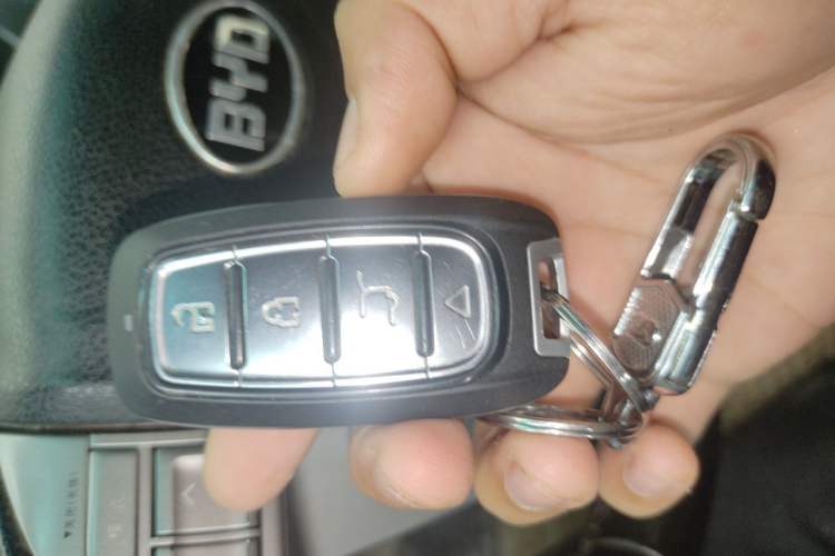 Used BYD S6 2013 Jingyue Edition 2.4L Automatic Elite Model 5 Seats Vehicle Key