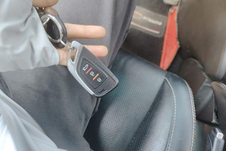 Used BYD S6 2013 Platinum Edition 2.4L Automatic Luxury Model Vehicle Key