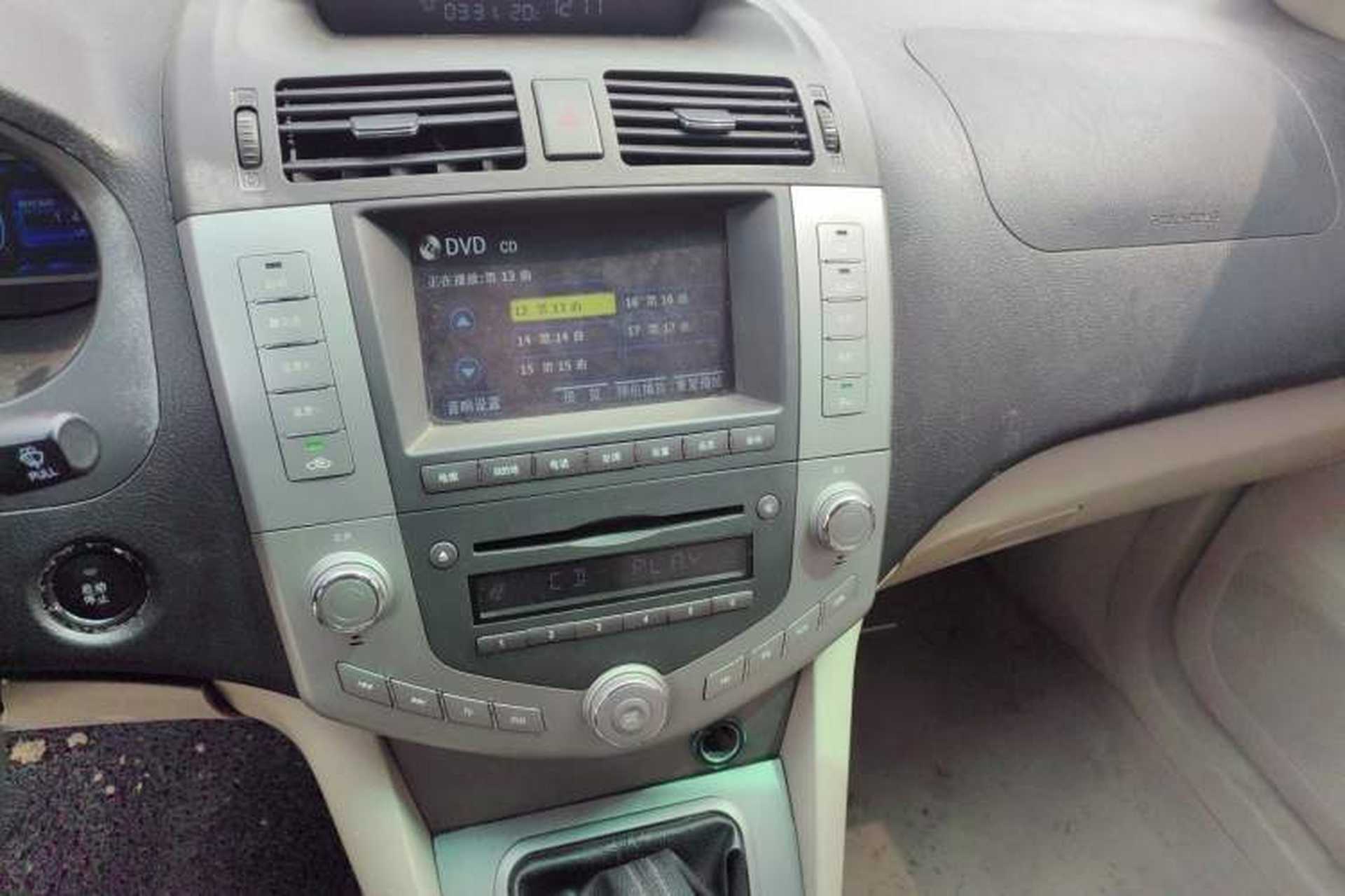 Used BYD S6 2013 Jingyue Edition 2.4L Manual Luxury Model 5 Seats Audio And AC Panel