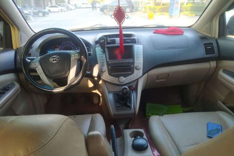 Used BYD S6 2013 Jingyue Edition 2.0L Manual Luxury Model 5 Seats Center Console