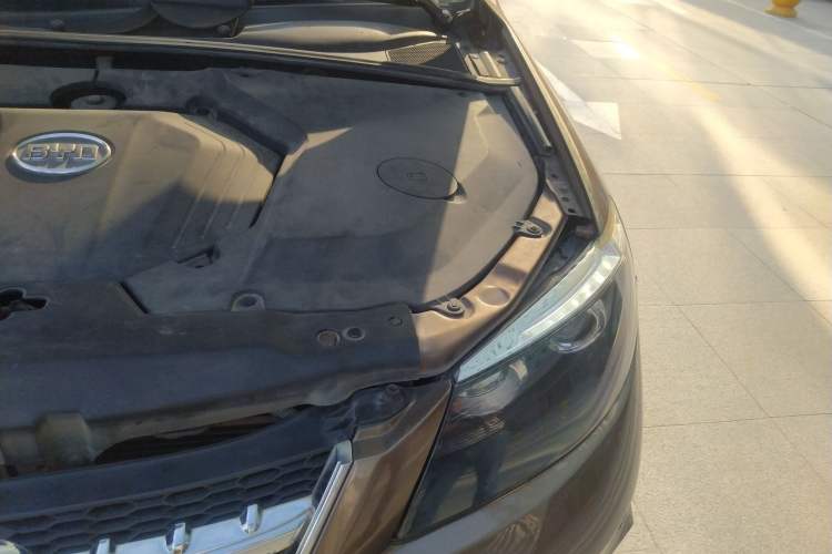Used BYD S6 2013 Jingyue Edition 2.0L Manual Luxury Model 5 Seats Engine Bay Left