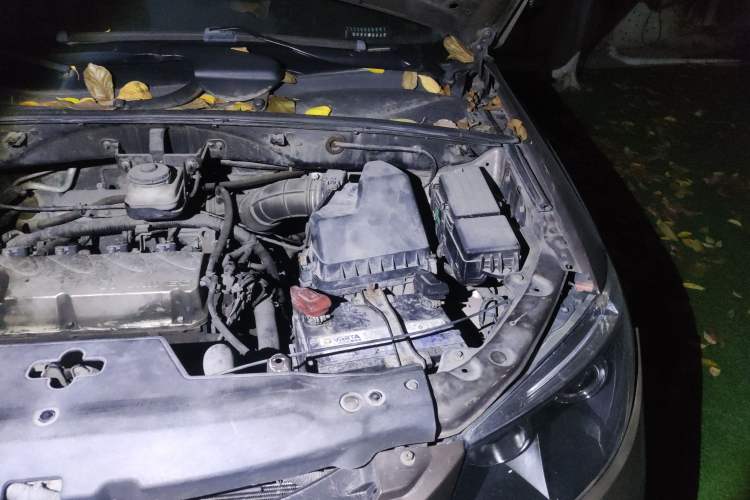 Used BYD S6 2013 Jingyue Edition 2.4L Automatic Luxury Model 5 Seats Engine Bay Left