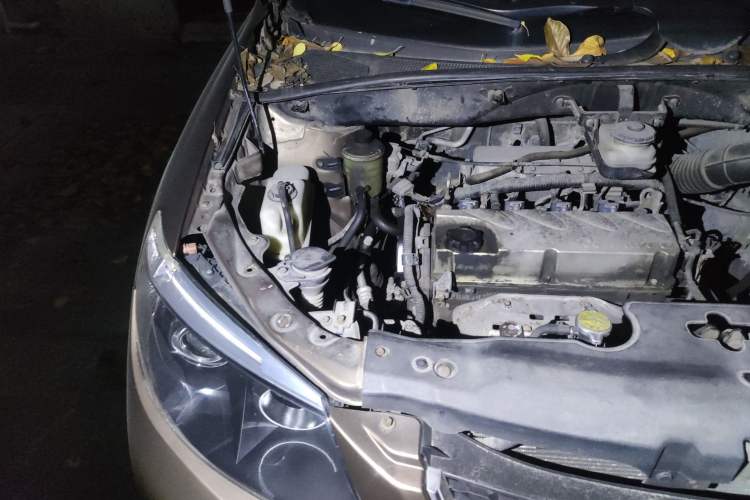 Used BYD S6 2013 Jingyue Edition 2.4L Automatic Luxury Model 5 Seats Engine Bay Right