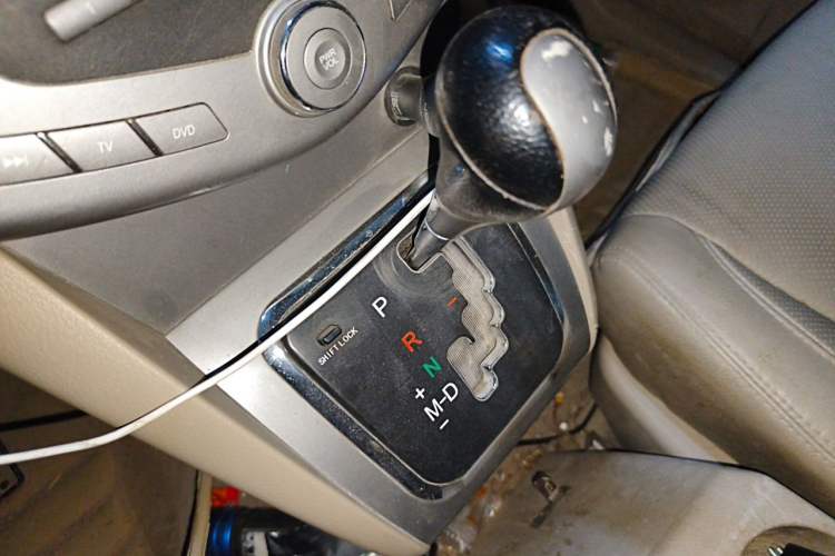 Used BYD S6 2013 Jingyue Edition 2.4L Automatic Luxury Model 5 Seats Gear Lever