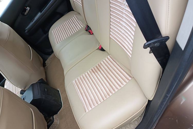 Used BYD S6 2013 Jingyue Edition 2.4L Automatic Luxury Model 5 Seats Interior 1