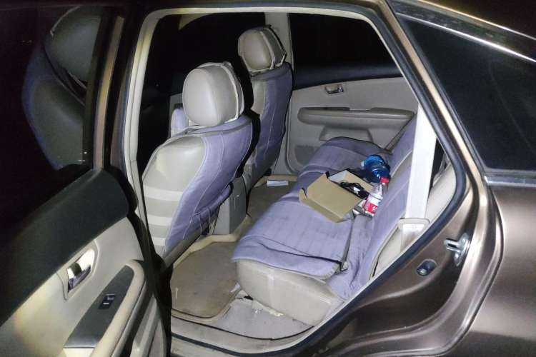 Used BYD S6 2013 Jingyue Edition 2.4L Automatic Luxury Model 5 Seats Left Rear Seat