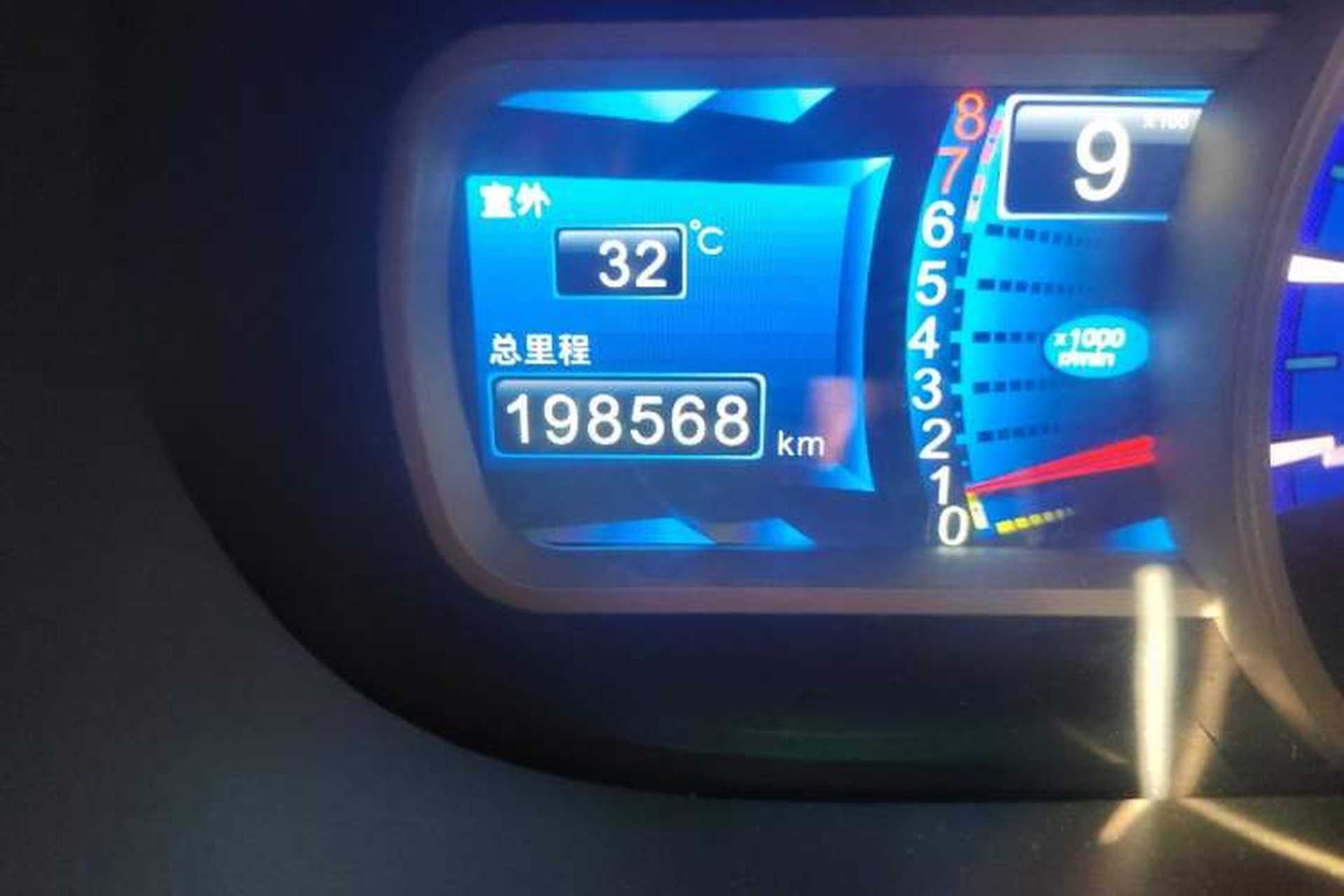 Used BYD S6 2013 Jingyue Edition 2.0L Manual Luxury Model 5 Seats Odometer Close Up